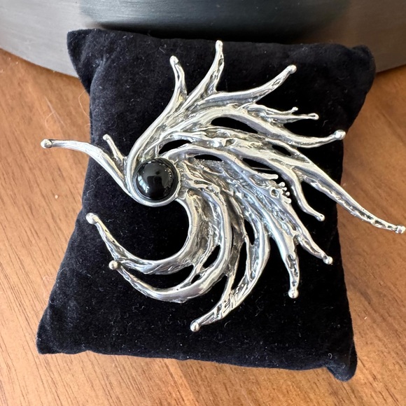 Israel 925 Silver Swirl Brooch with Black Accent - Picture 5 of 9